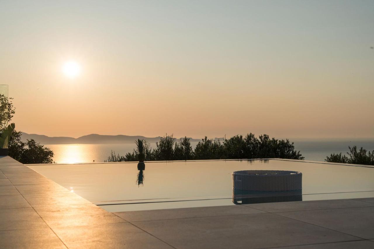 Villa Ekphrasis With Sea View And Jacuzzi Ravdhoúkha Exteriör bild